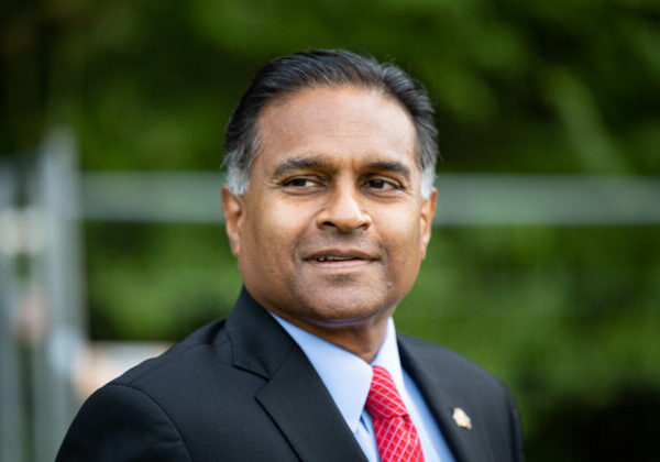 Gautam Rana končí ako veľvyslanec USA na Slovensku, dostal Pamätnú medailu ministra obrany I. stupňa