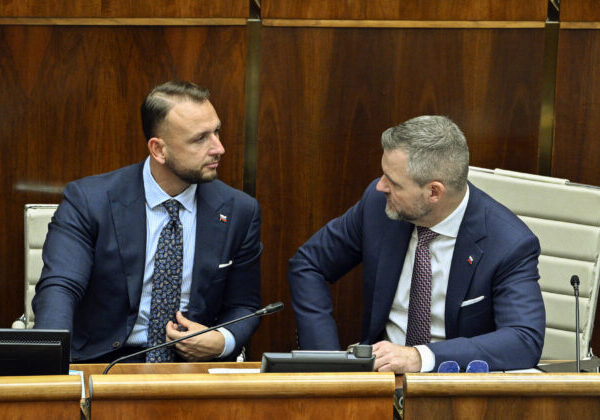 Pellegrini priznal kontakt s Hlasom, vplyv na rozhodovanie však odmieta. Pomenoval aj hlavné chyby strany