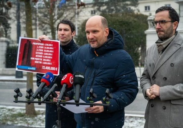 Matovičovci chcú Kaliňákovi „klepnúť po prstoch“, žiadajú zásah ÚVO pre predraženú Kukuricu