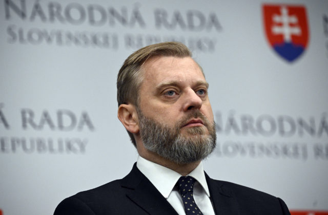 Krúpa kritizuje Fica, že s Trumpom kydal na Európsku úniu. Liberáli chcú uznesením o Grónsku prebudiť vládu aj „nemú šťuku“ Blanára – VIDEO