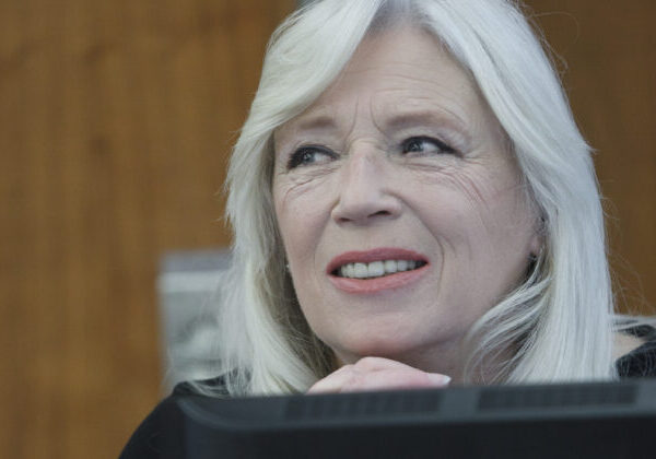 Konsolidácia je tak smutný príbeh, že tu už strácam svoj zmysel pre humor, tvrdí expremiérka Radičová – VIDEO