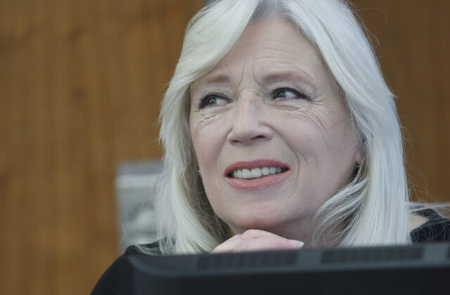 Konsolidácia je tak smutný príbeh, že tu už strácam svoj zmysel pre humor, tvrdí expremiérka Radičová – VIDEO