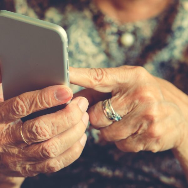 Muž oklamal 76-ročnú seniorku a obral ju o pätnásťtisíc eur, hrozí mu osem rokov väzenia