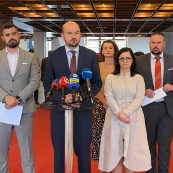 Progresívci kritizujú postup pri novele zákona o Košiciach, mesto nie je pokusným králikom Ficovej vlády – VIDEO