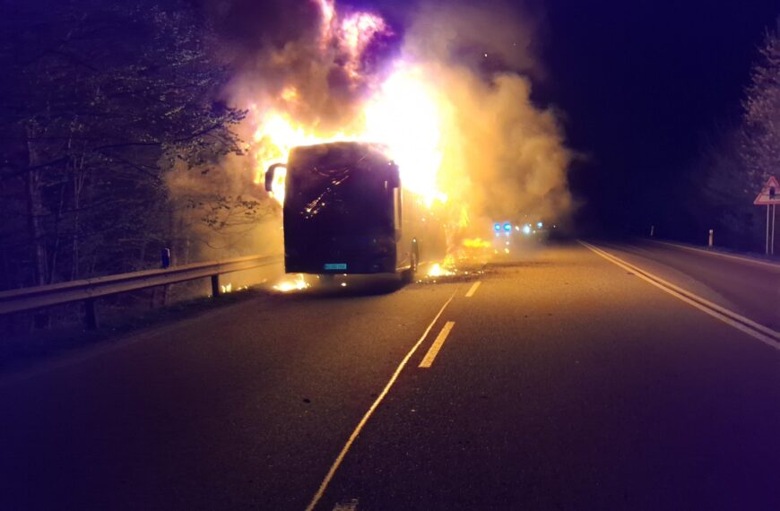 Na Dargovskom kopci horel autobus plný cestujúcich – FOTO