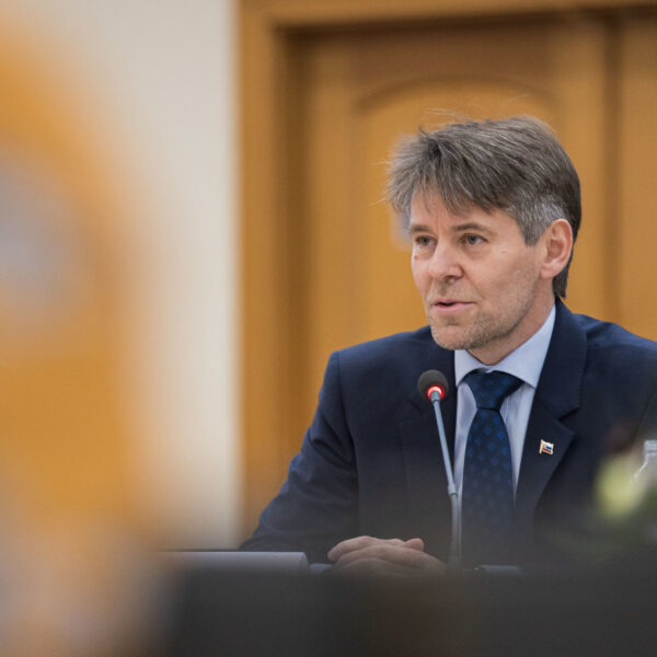 Situácia ohľadom konkurencieschopnosti hospodárstva, vysokých cien energií a energetickej bezpečnosti zostáva podľa Eštoka kritická
