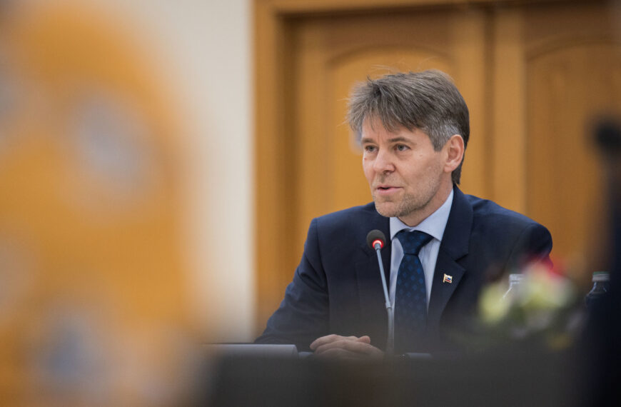 Situácia ohľadom konkurencieschopnosti hospodárstva, vysokých cien energií a energetickej bezpečnosti zostáva podľa Eštoka kritická