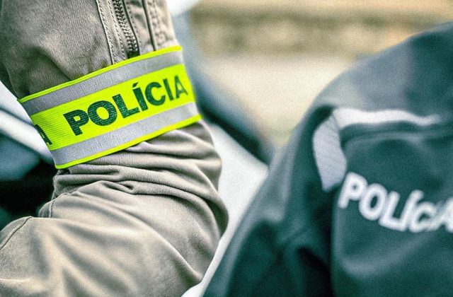 Inšpekcia odmieta, že by policajta Ďurku zadržali…