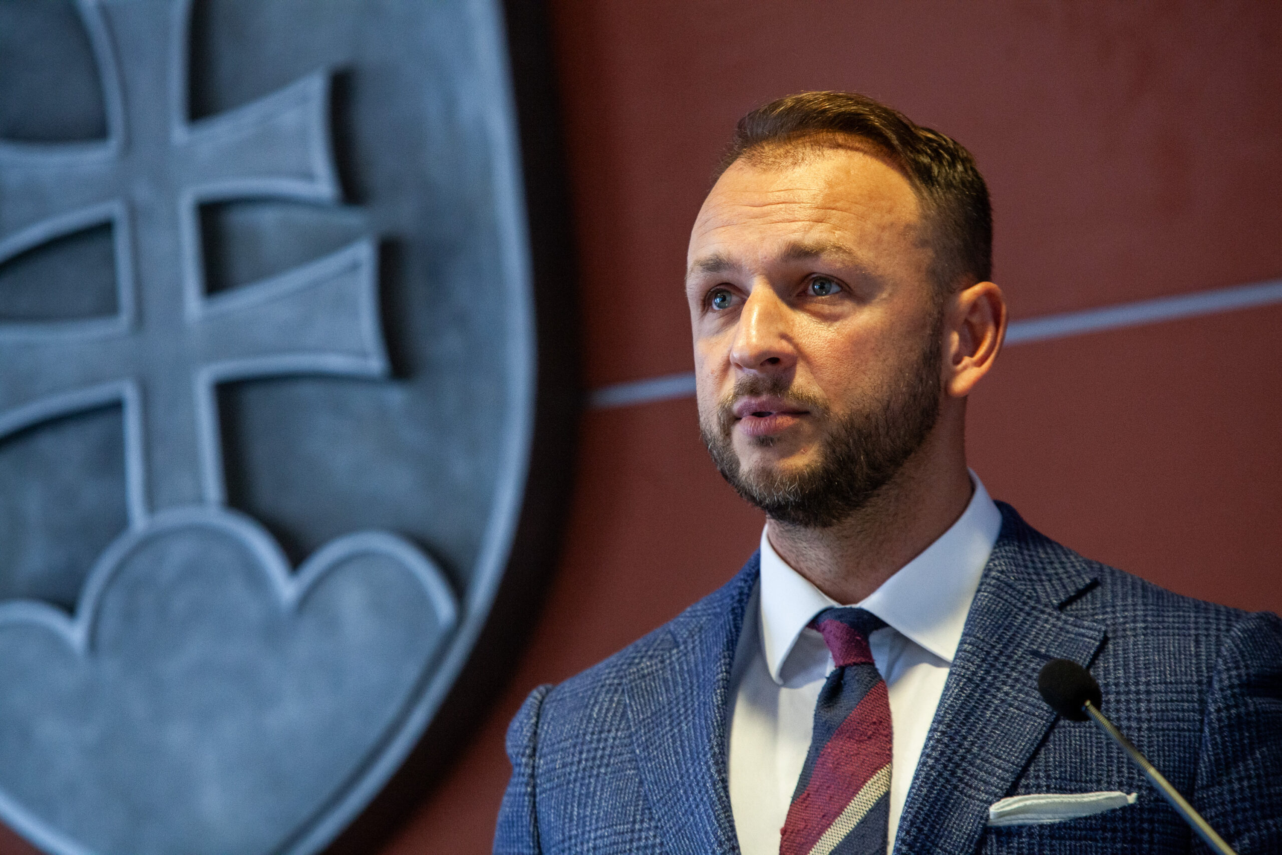 Poslanci budú rokovať o odvolaní Šutaja Eštoka, dôvodom&hellip;