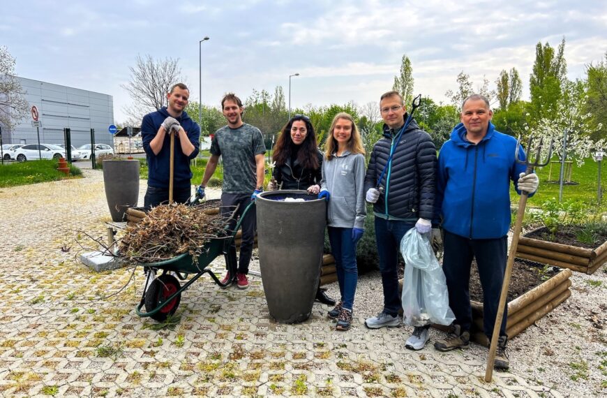 Dobrovoľníci z Tesca sa opäť spojili pri príležitosti Dňa Zeme. Z prírody vyzbierali dve tony odpadu