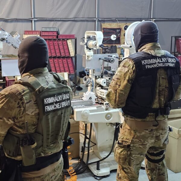 Slovenskí colníci pomohli Poliakom odhaliť organizovanú skupinu a zaistiť viac ako 16 ton tabaku