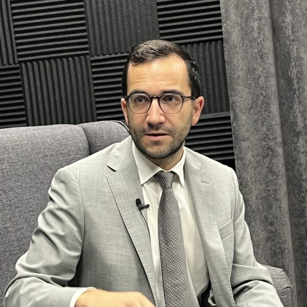 Matovičovci pokračujú v odhaľovaní luxusných víl. Investigatíva by nemala byť primárnou úlohou politikov, upozorňuje politológ