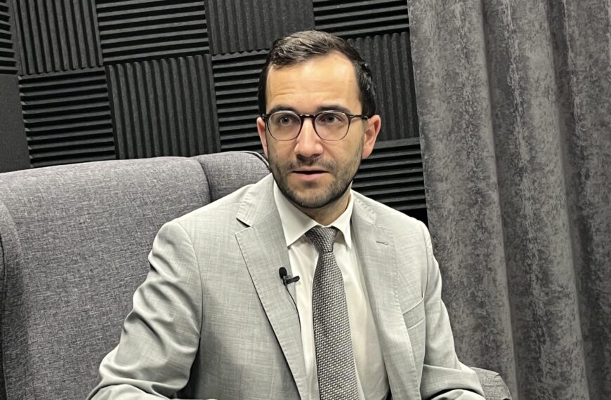 Matovičovci pokračujú v odhaľovaní luxusných víl. Investigatíva by nemala byť primárnou úlohou politikov, upozorňuje politológ