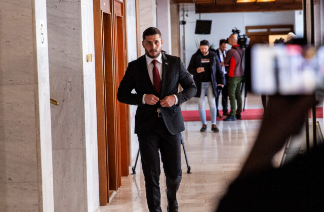 KDH vyzýva Glücka, aby zvolal rokovanie brannobezpečnostného&hellip;