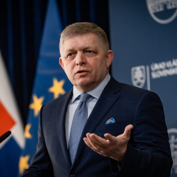 Fico ťahá Slovensko gréckou cestou, najhorší rating za posledných 20 rokov je dôkazom zlyhania vlády – VIDEO, FOTO