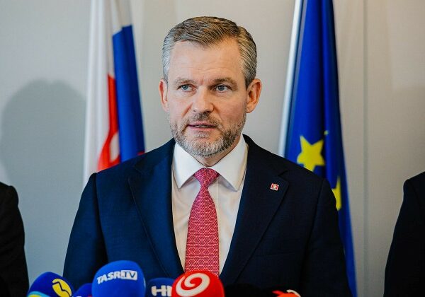 Prezident Pellegrini vráti parlamentu dva zákony, dôvodom sú prílepky