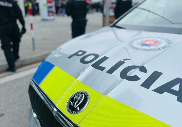 Polícia vyšetruje vážny incident v škôlke, štvorročný chlapec mal priniesť použité injekčné striekačky a pichať nimi iné deti – FOTO