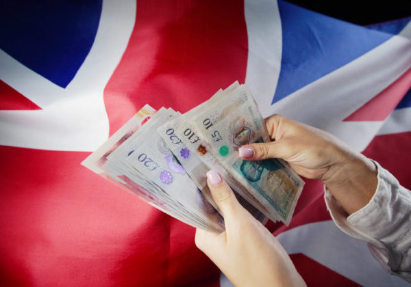 Britská ekonomika vo februári prekonala očakávania, HDP vzrástol o 0,5 percenta