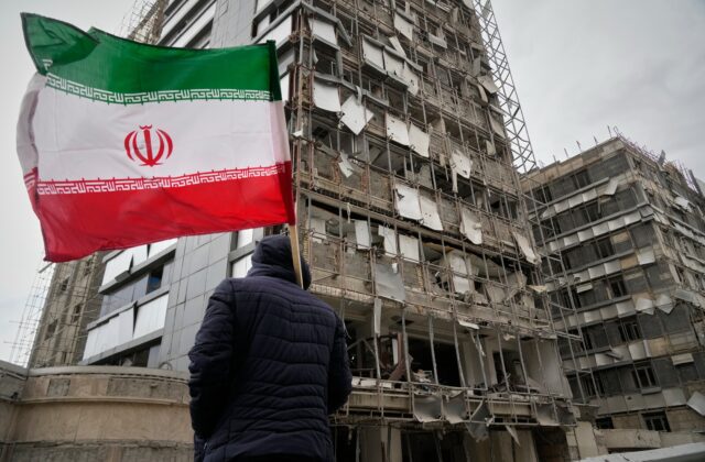 Irán 48 hodín po útoku. Režim na&hellip;