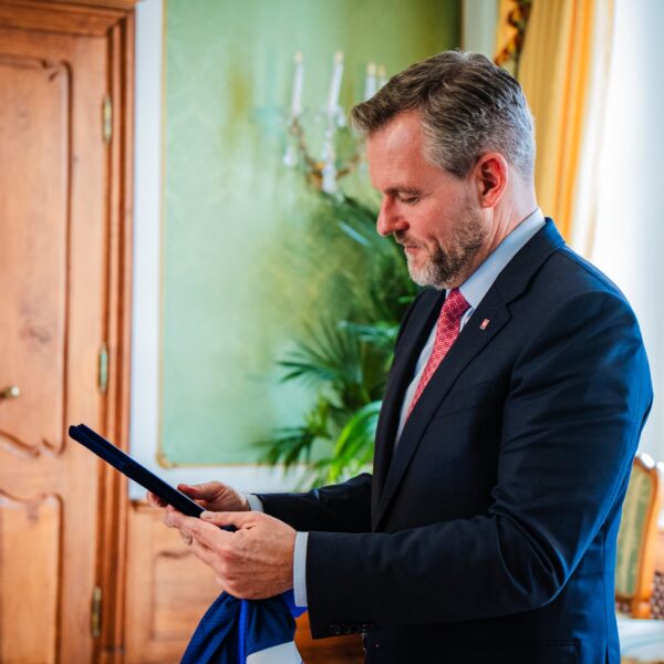 Opozíciu neprekvapuje, že Pellegrini stopol kľúčovú otázku referenda, vidí za tým politickú motiváciu