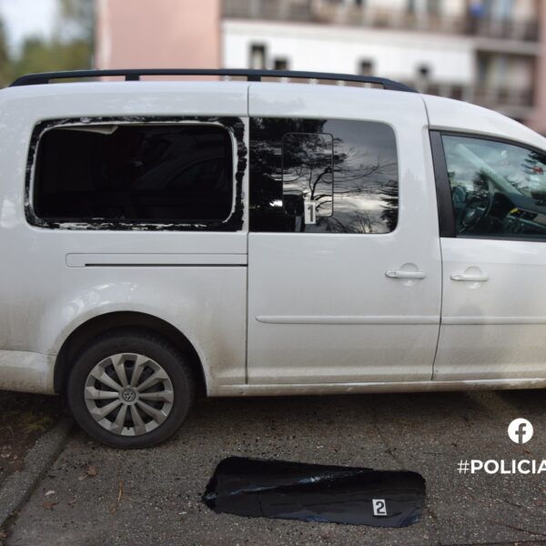 Kriminalisti objasnili sériu vlámaní do áut, páchateľ si vyberal najmä VW Caddy – FOTO