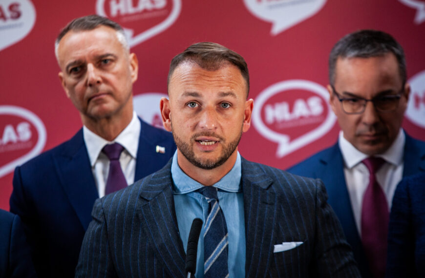 Hlas-SD v prieskume výraznejšie poklesol, predbehlo ho trio opozičných subjektov
