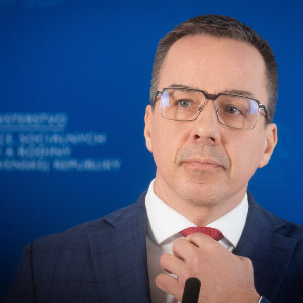 Nezamestnanosť klesla k hranici štyroch percent, voľných je takmer 124-tisíc pracovných miest – VIDEO