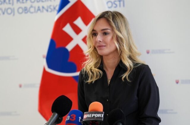 Mimovládky žiadajú odstúpenie splnomocnenkyne vlády Zacharovej, podľa&hellip;