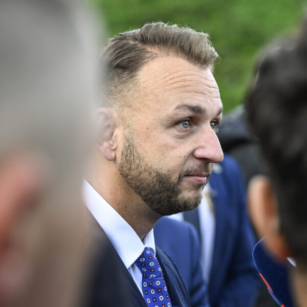 Útok na Ferenčáka polícia prešetrí, ubezpečuje Šutaj Eštok, no odmieta politický motív