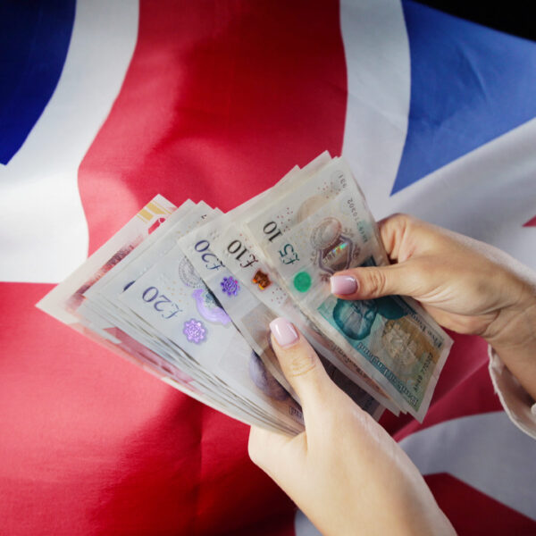 Britská ekonomika vo februári prekonala očakávania, HDP vzrástol o 0,5 percenta