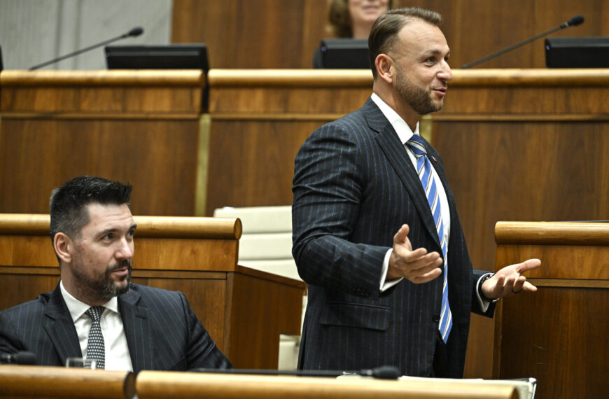 Odvolávanie Šutaja Eštoka sa v parlamente nezačalo ani v piatok, schôdzu sa nepodarilo otvoriť – VIDEO