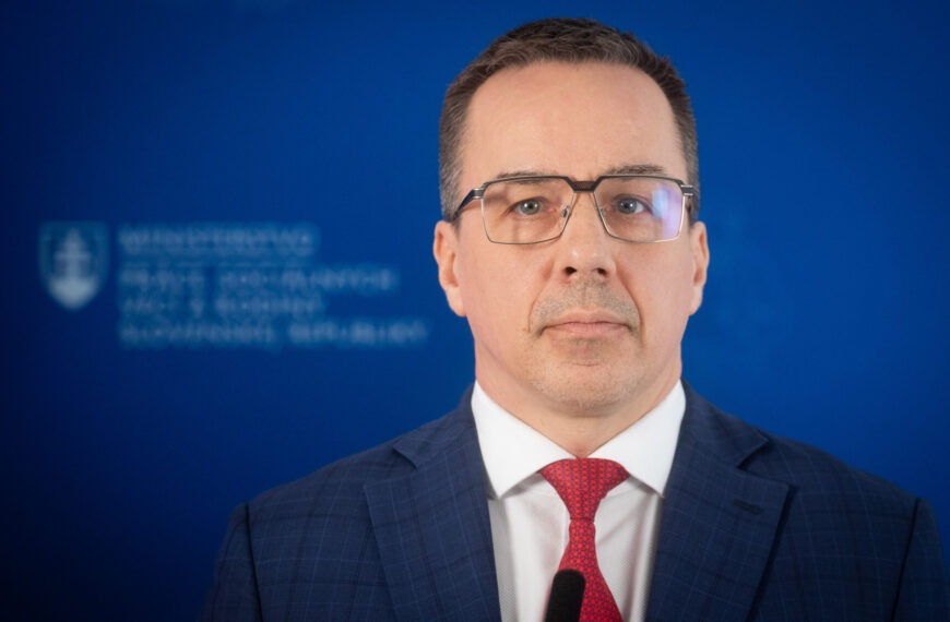 Projekt Práca namiesto dávok zamestnal takmer tritisíc ľudí, Tomáš ho hodnotí ako úspešný – VIDEO