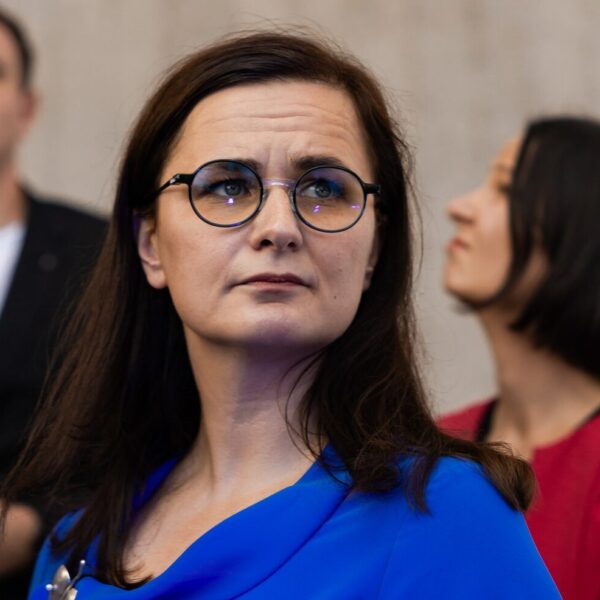 Danko vykázal Mesterovú z rokovacej sály pre hárky s podpismi, poslankyňa sa chce obrátiť na ústavný súd – VIDEO