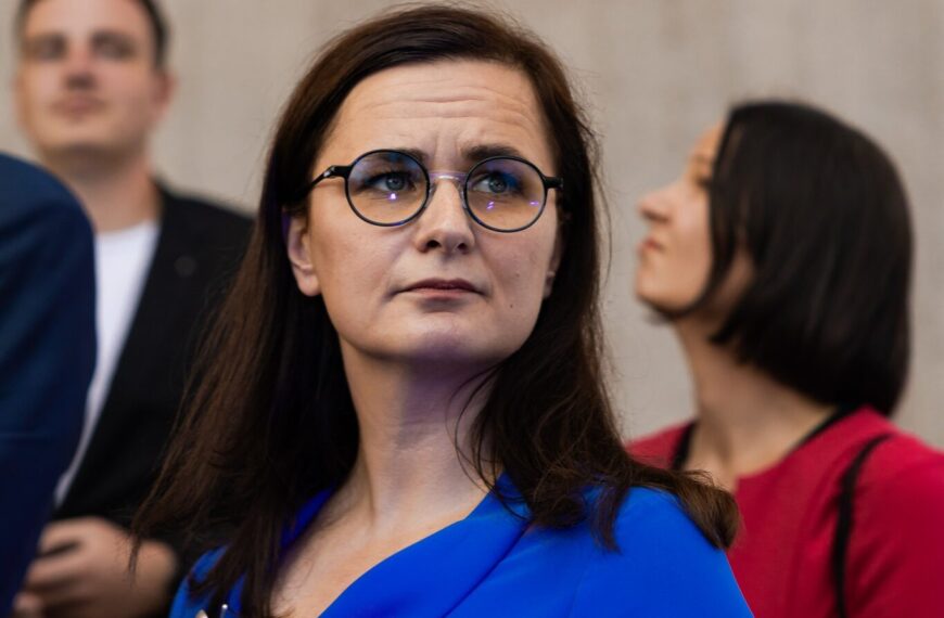 Danko vykázal Mesterovú z rokovacej sály pre hárky s podpismi, poslankyňa sa chce obrátiť na ústavný súd – VIDEO