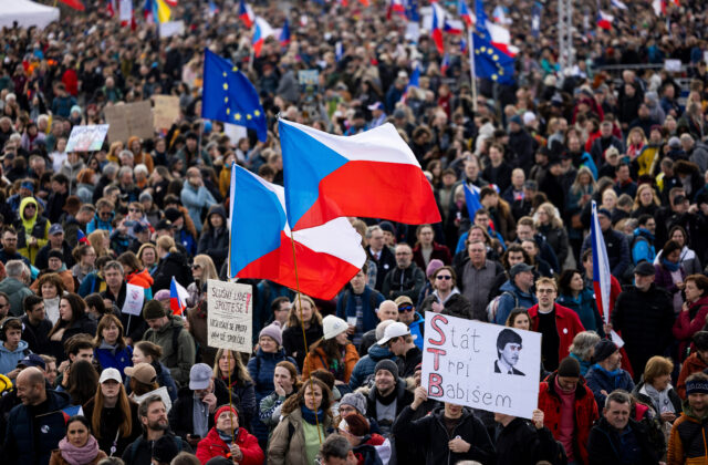 Masívny protest v Prahe proti&hellip;