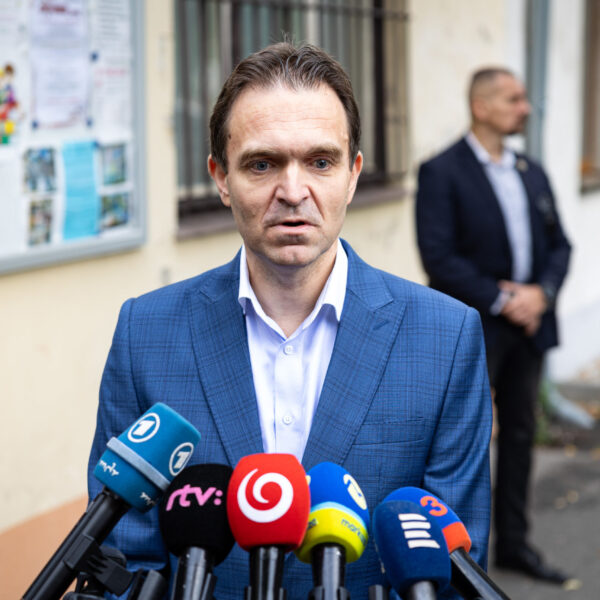Smer chce podať trestné oznámenie na Ódora. Musí vysvetliť, odkiaľ mal údajné informácie o privážaní migrantov