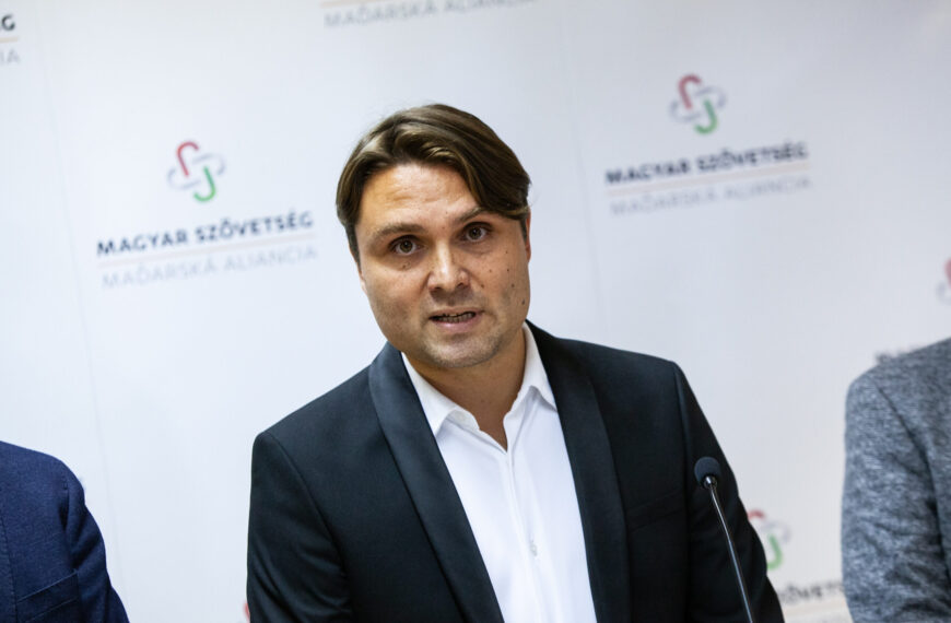 Fico by mohol vypustením „lex Beneš“ z Trestného zákona vyriešiť napätie v spoločnosti, tvrdí šéf Maďarskej aliancie Gubík