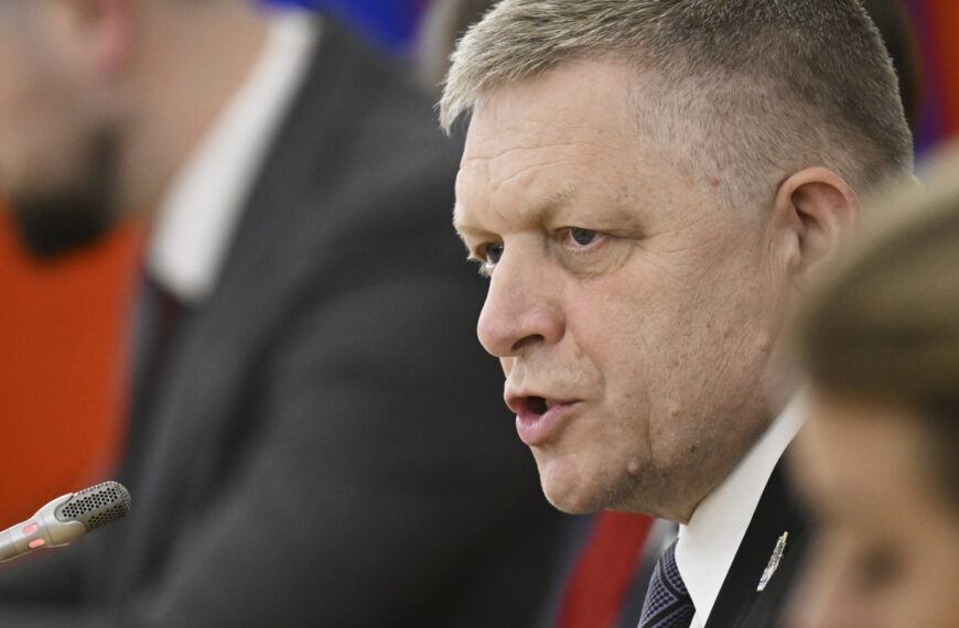 Ficovo správanie je „nedemokratické“. PS upozorňuje na zastrašovanie sudcov pred pojednávaním kauzy Očistec – VIDEO