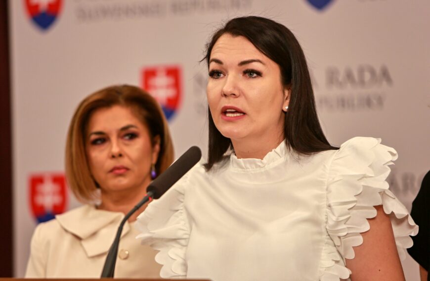 Magyar obchádza Slovensko. Jurík tvrdí, že jeho kroky vysielajú jasný signál Ficovi