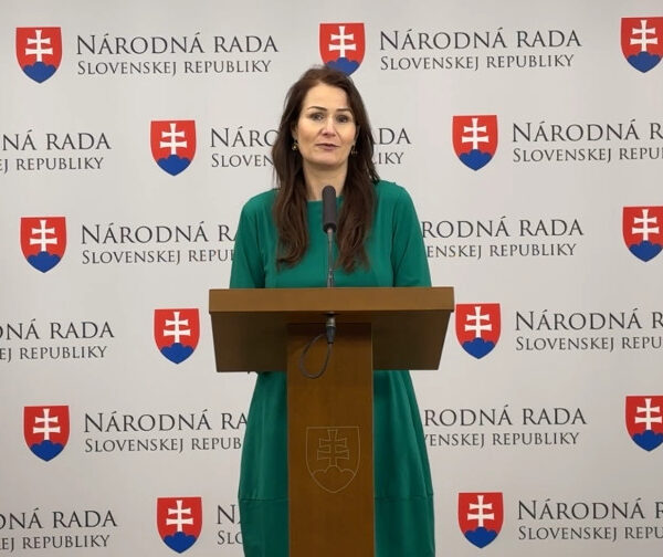 Liberáli podávajú pre Pellegriniho banket podnet na NKÚ, Holečková poukázala na vzorec neefektívneho míňania peňazí – VIDEO