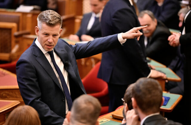 Novozvolený premiér Péter Magyar prevzal moc po&hellip;