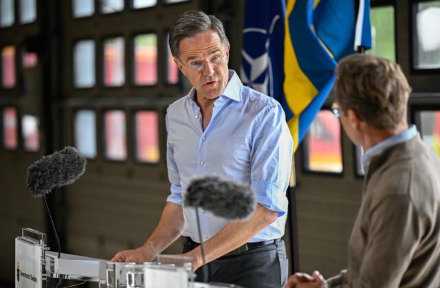 Rutte pomenoval problém NATO: Niektoré krajiny nechávajú&hellip;