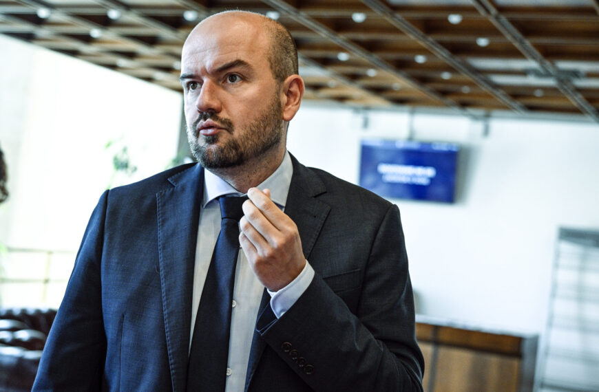 Koalícia sa bojí voličov zo zahraničia, podľa Dubéciho bude vymýšľať ďalšie zmeny volebného systému