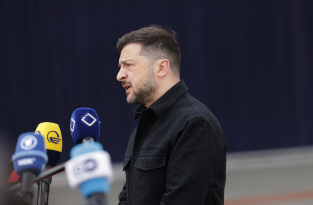 Zelenskyj obvinil Rusko z pokračovania útokov napriek&hellip;