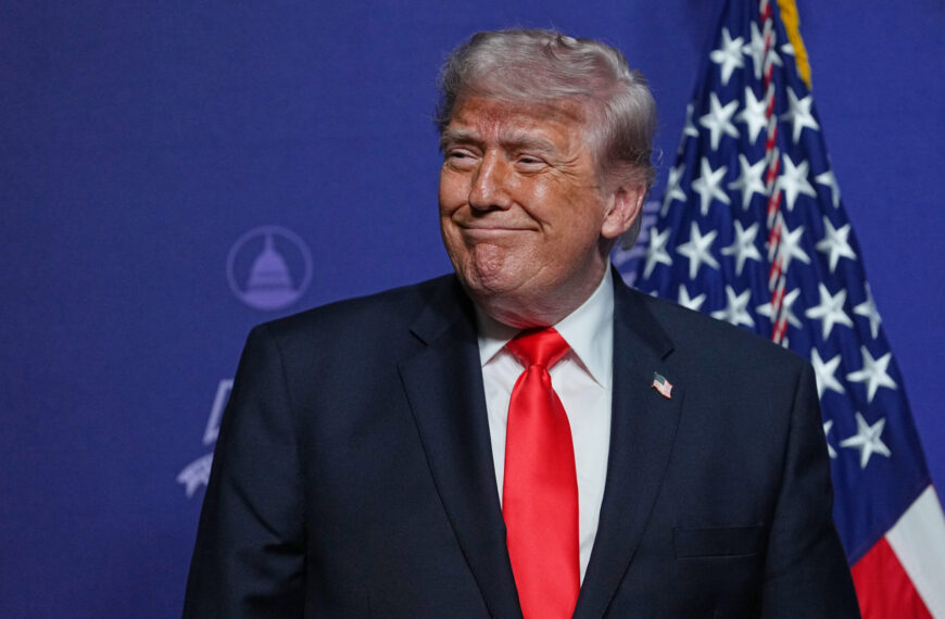Trump uviedol, že zvýši clá na autá z EÚ na 25 percent