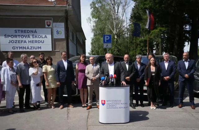 Centrá olympijskej prípravy dostali nové mikrobusy, slávnostne ich odovzdalo Ministerstvo cestovného ruchu a športu – VIDEO