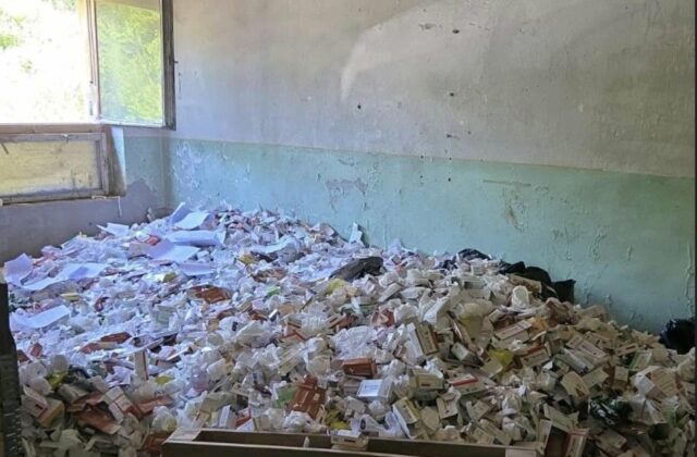 Slovenskí a maďarskí policajti rozbili sieť nelegálneho predaja liekov, zaistili majetok za milióny – FOTO