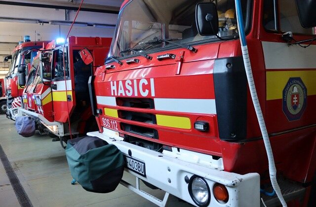 Sucho a vysoké teploty zvyšujú riziko požiarov, hasiči posilňujú preventívne hliadky