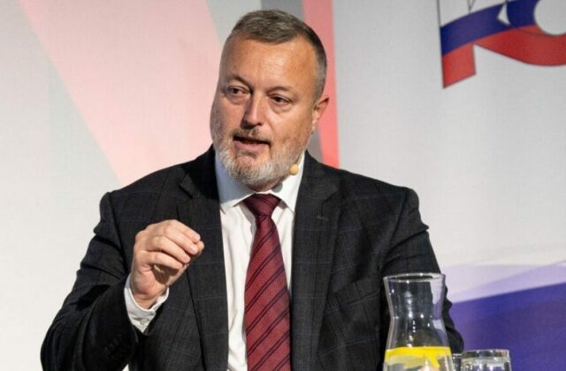 Budeme mať homosexuálne „manželstvá“? Podľa Krajniaka sú progresívci hrozbou pre suverenitu Slovenska v tom, že tieto právomoci by odovzdali Bruselu – VIDEO
