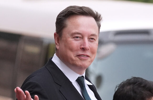 Elon Musk sa stal prvým bilionárom sveta, akcie SpaceX po debute prudko vzrástli